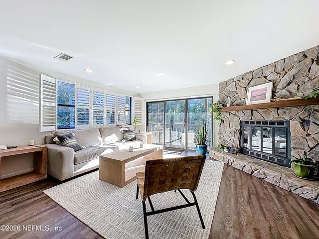 2009 SEMINOLE Road 2009, Atlantic Beach, FL 32233