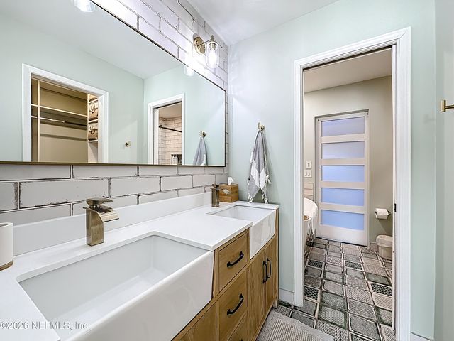 2009 SEMINOLE Road 2009, Atlantic Beach, FL 32233