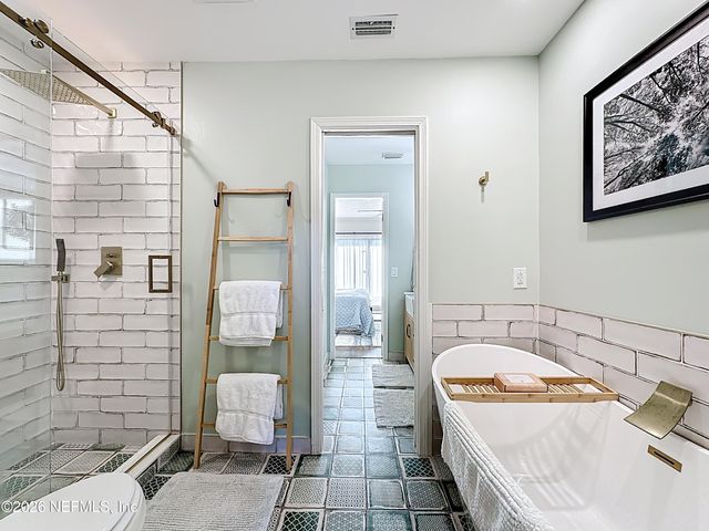 2009 SEMINOLE Road 2009, Atlantic Beach, FL 32233