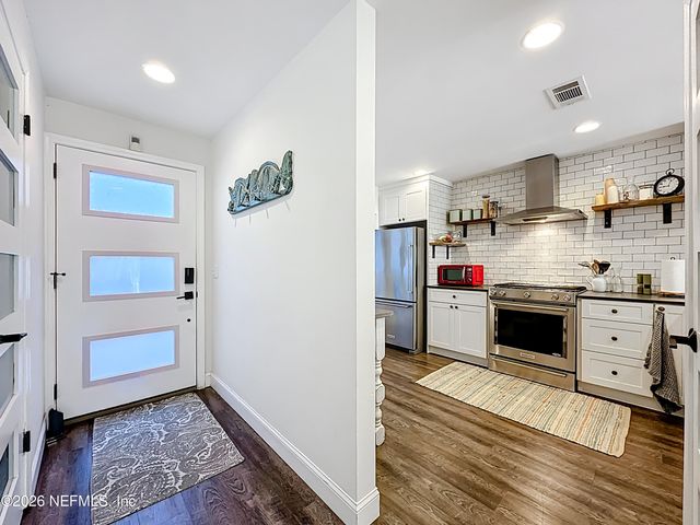 2009 SEMINOLE Road 2009, Atlantic Beach, FL 32233