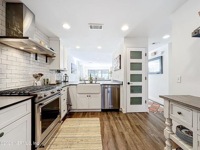 2009 SEMINOLE Road 2009, Atlantic Beach, FL 32233