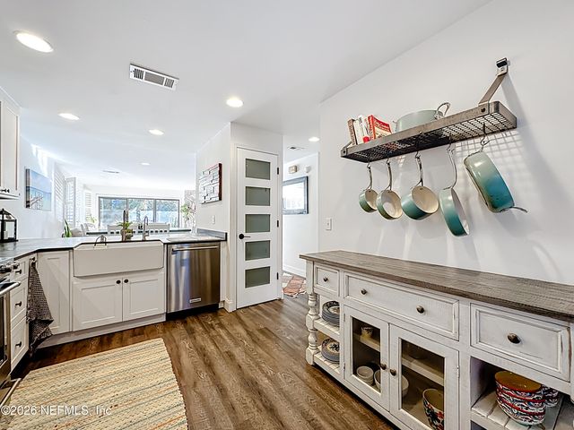 2009 SEMINOLE Road 2009, Atlantic Beach, FL 32233