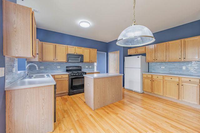 16516 Coventry Lane, Crest Hill, IL 60403