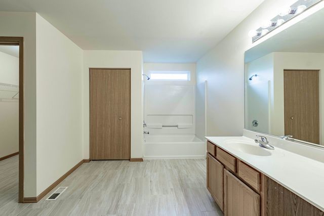 16516 Coventry Lane, Crest Hill, IL 60403