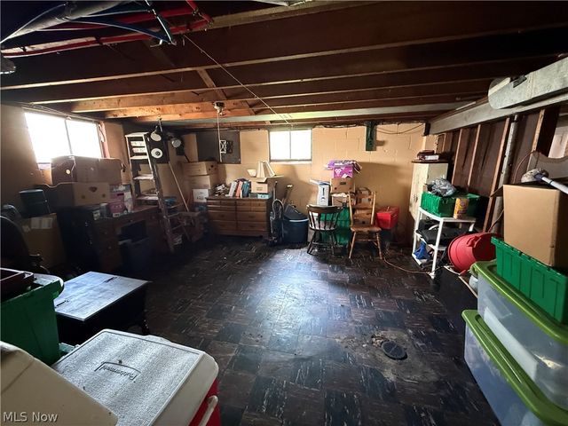208 Oregon Avenue NW, Warren, OH 44485