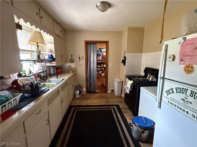 208 Oregon Avenue NW, Warren, OH 44485