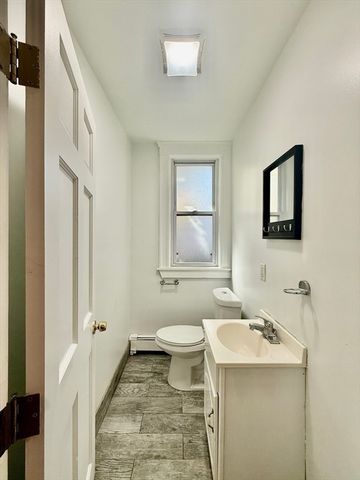 62 Algonquin Rd. Apt 2, Newton, MA 02467