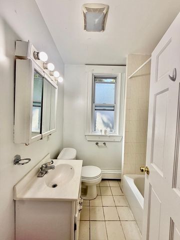 62 Algonquin Rd. Apt 2, Newton, MA 02467