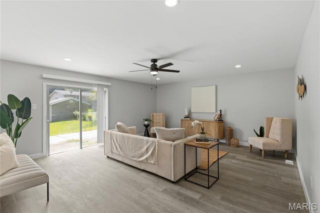 1350 Navajo Lane, Florissant, MO 63033