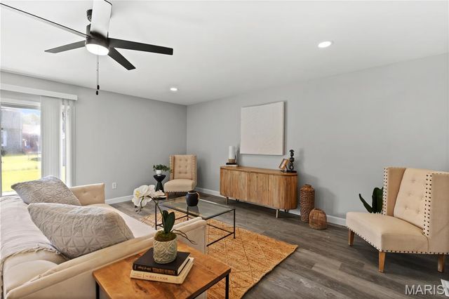 1350 Navajo Lane, Florissant, MO 63033