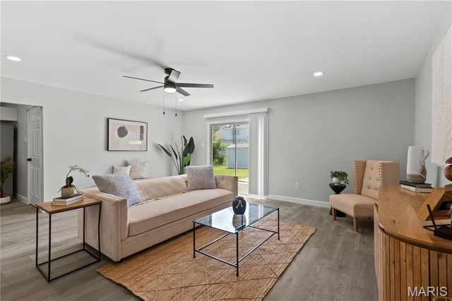 1350 Navajo Lane, Florissant, MO 63033