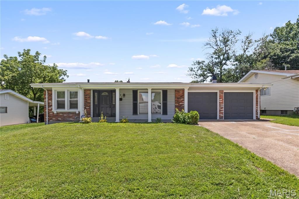 1350 Navajo Lane, Florissant, MO 63033
