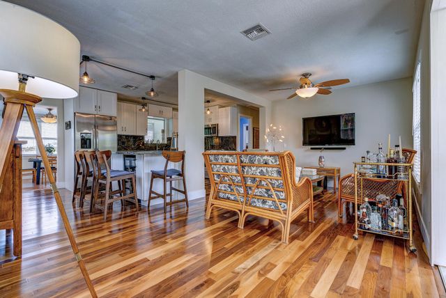 56 Bay Drive, Saddlebunch, FL 33040