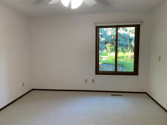 1160 Black Oaks Lane N, Plymouth, MN 55447