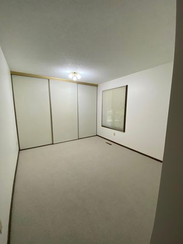 1160 Black Oaks Lane N, Plymouth, MN 55447