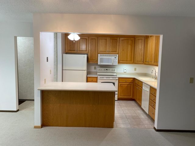 1160 Black Oaks Lane N, Plymouth, MN 55447