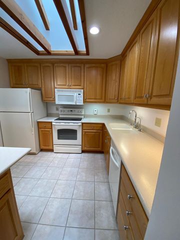 1160 Black Oaks Lane N, Plymouth, MN 55447