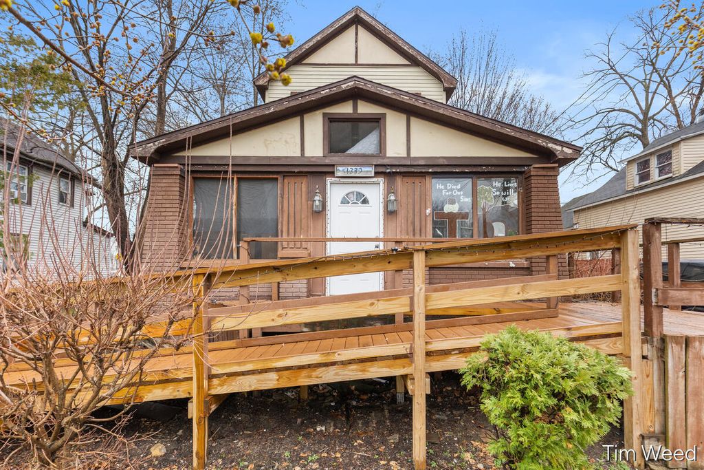 1332 Muskegon Avenue, Grand Rapids, MI 49504