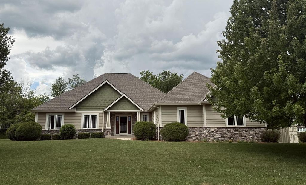W193N5889 Canary DRIVE, Menomonee Falls, WI 53051