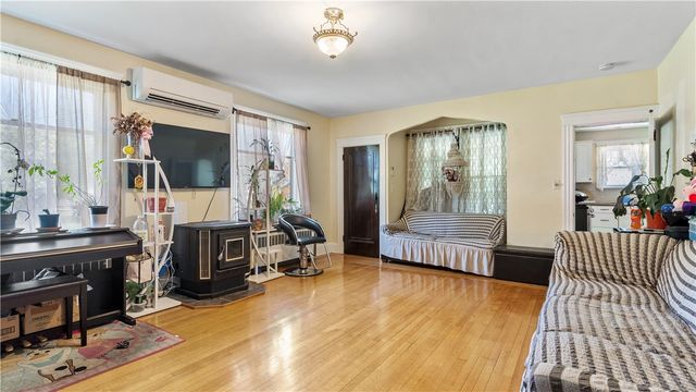 75 Read Avenue, Lincoln, RI 02865