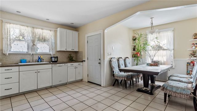 75 Read Avenue, Lincoln, RI 02865