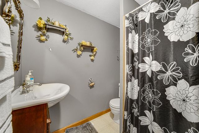 709 Beverly Drive, Hebron, IN 46341