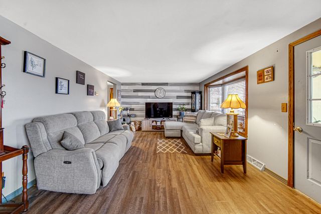 709 Beverly Drive, Hebron, IN 46341