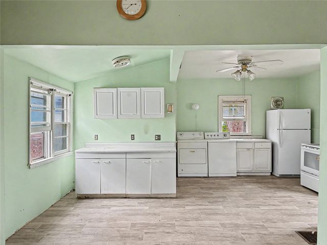 1350 E 9th Street, Des Moines, IA 50316