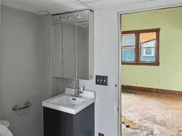 1350 E 9th Street, Des Moines, IA 50316