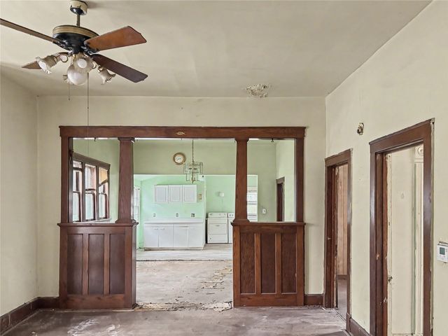 1350 E 9th Street, Des Moines, IA 50316