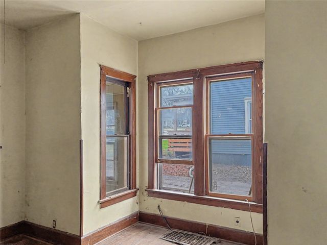 1350 E 9th Street, Des Moines, IA 50316