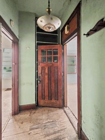 1350 E 9th Street, Des Moines, IA 50316