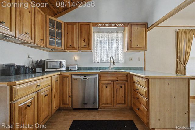 6331 Buckingham Avenue, Allen Park, MI 48101