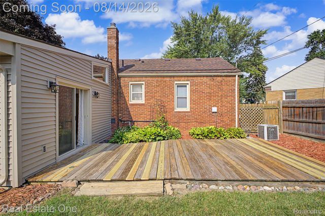 6331 Buckingham Avenue, Allen Park, MI 48101