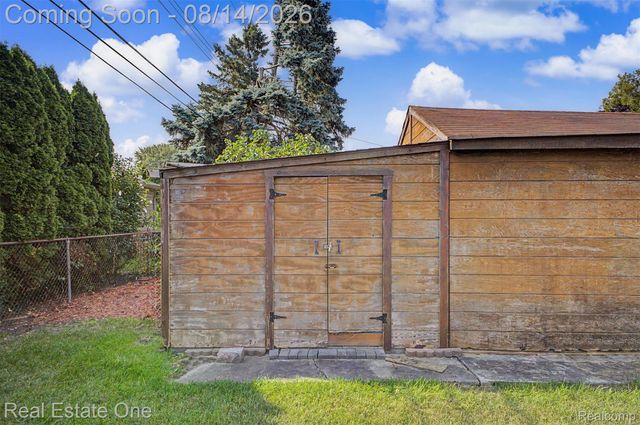 6331 Buckingham Avenue, Allen Park, MI 48101