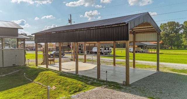 1085 Wc Pickett Rd, Clifton, TN 38425