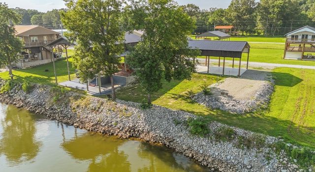 1085 Wc Pickett Rd, Clifton, TN 38425