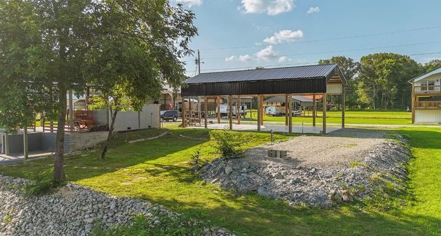 1085 Wc Pickett Rd, Clifton, TN 38425