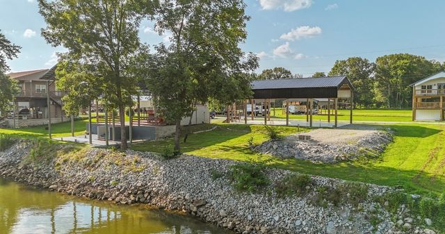 1085 Wc Pickett Rd, Clifton, TN 38425