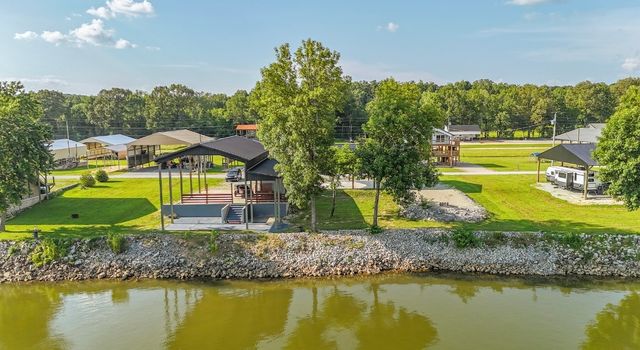 1085 Wc Pickett Rd, Clifton, TN 38425