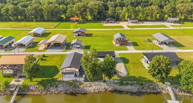 1085 Wc Pickett Rd, Clifton, TN 38425