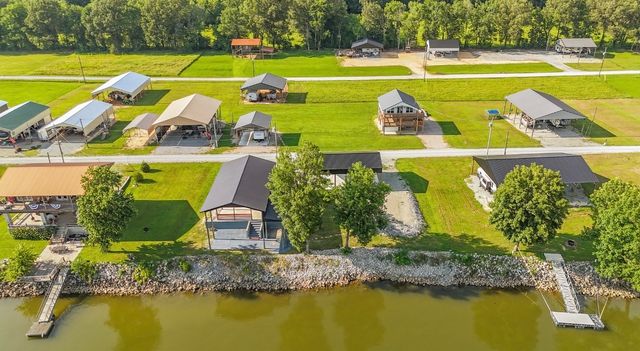 1085 Wc Pickett Rd, Clifton, TN 38425