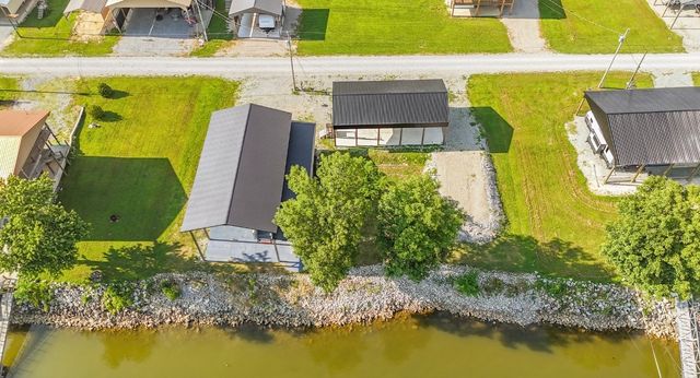 1085 Wc Pickett Rd, Clifton, TN 38425