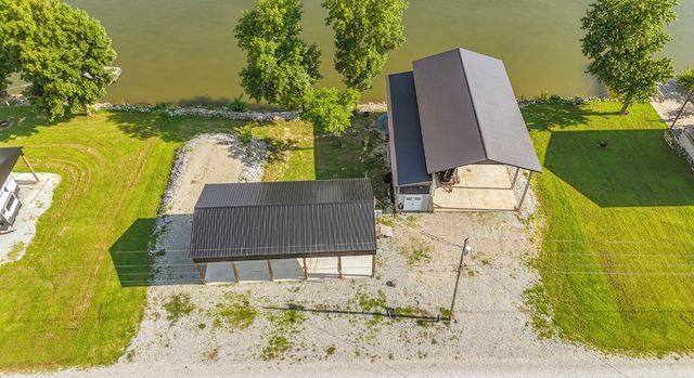 1085 Wc Pickett Rd, Clifton, TN 38425