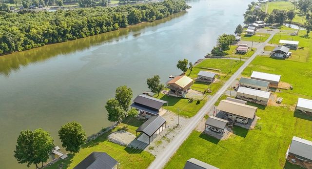 1085 Wc Pickett Rd, Clifton, TN 38425