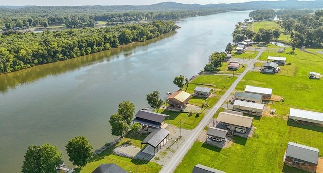 1085 Wc Pickett Rd, Clifton, TN 38425