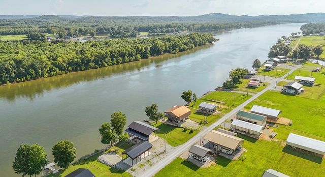 1085 Wc Pickett Rd, Clifton, TN 38425