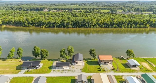 1085 Wc Pickett Rd, Clifton, TN 38425