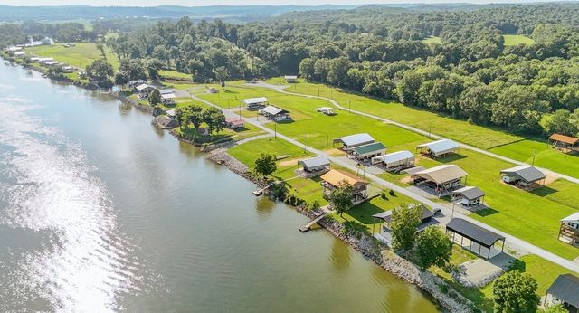 1085 Wc Pickett Rd, Clifton, TN 38425