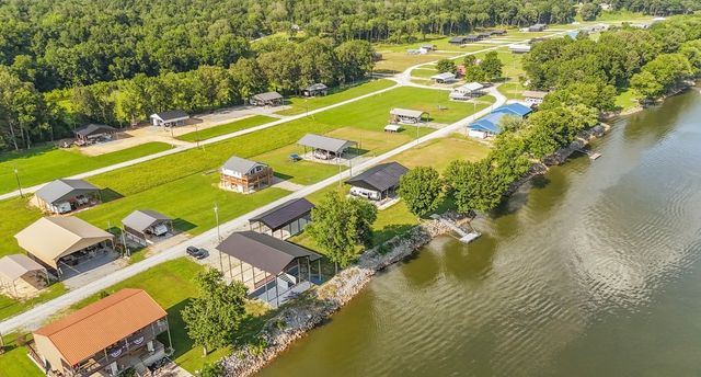 1085 Wc Pickett Rd, Clifton, TN 38425